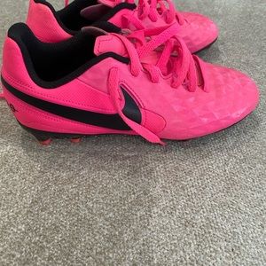 Nike soccer shoes for girls